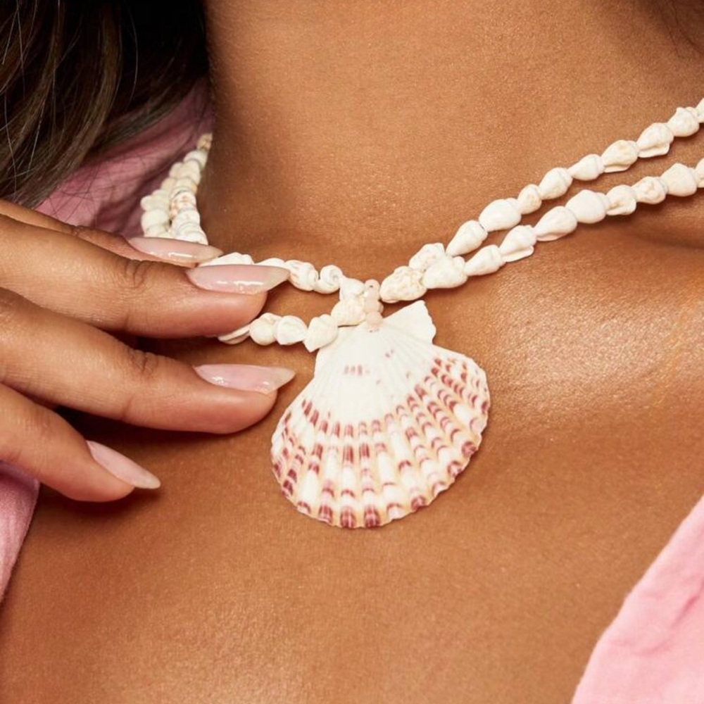 Shelll Pendant Necklace NWT  boho Beachy Womens - Picture 3 of 4
